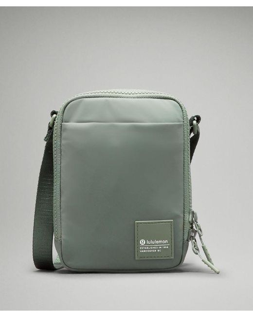 lululemon athletica Green – Easy Access Crossbody Bag 1.5L –