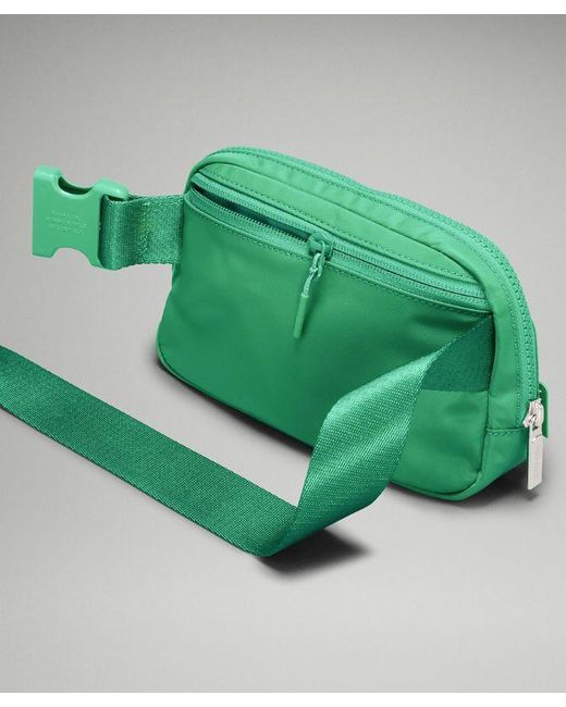 lululemon athletica Green – Everywhere Belt Bag 1L –