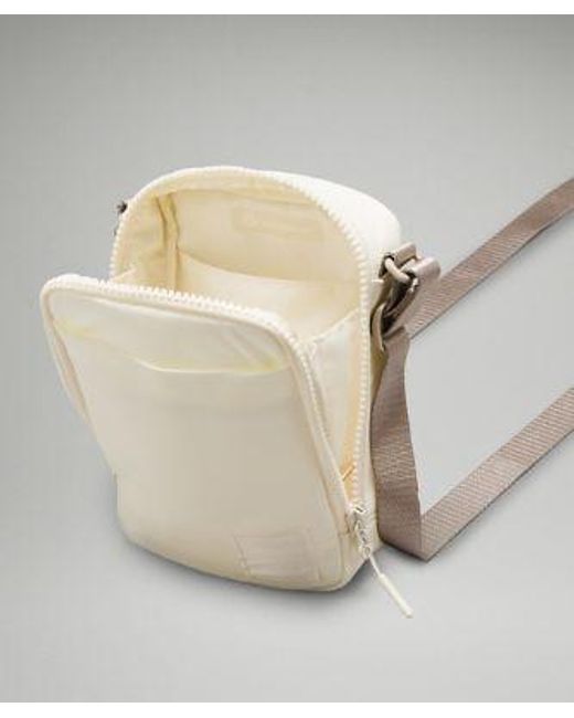 lululemon athletica White – Easy Access Crossbody Bag 1.5L –