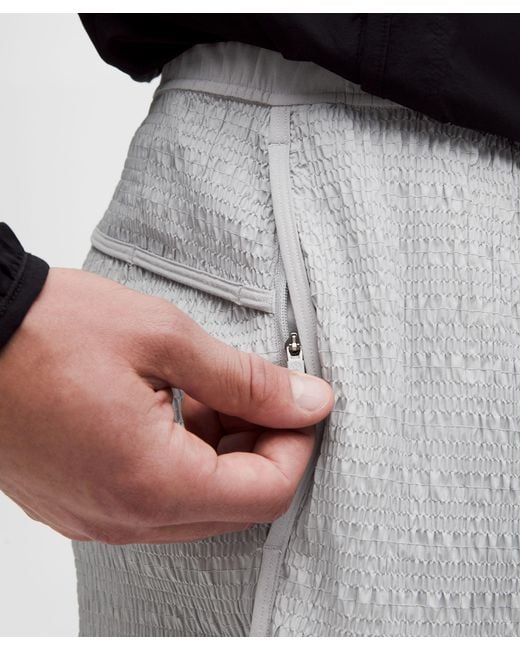 lululemon athletica Black – Mile Maker Reflective Linerless Shorts – 6" – – Size Large for men