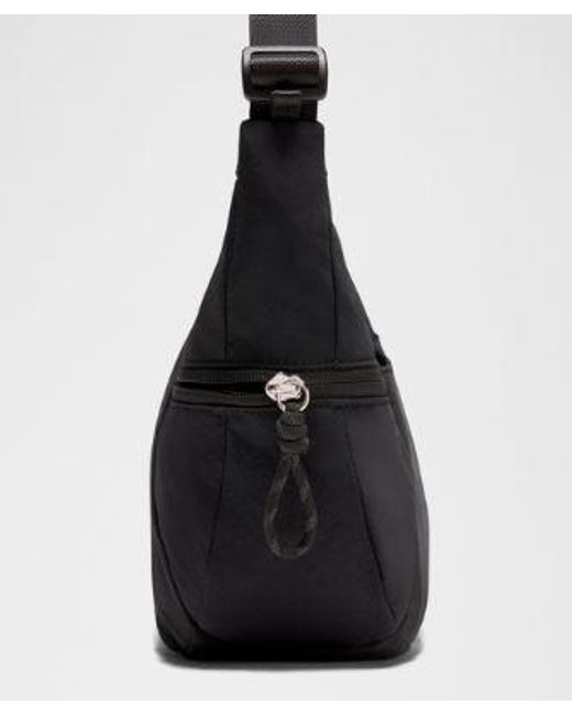 lululemon athletica Black – Small Slouchy Sling Bag 3L –