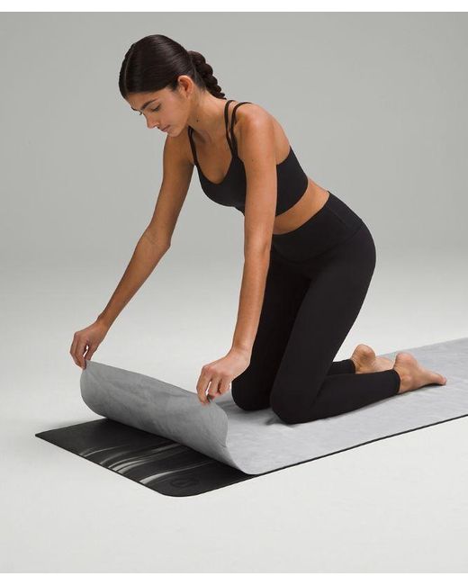 lululemon athletica Gray – The Yoga Mat Towel –