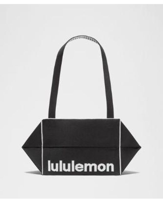 lululemon athletica White – Fold It Hold It Shoulder Bag 5.8L –