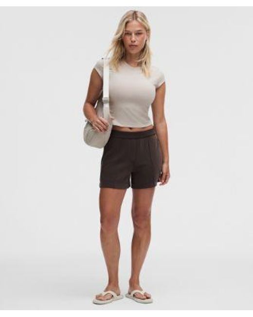 lululemon athletica Multicolor – Lightweight Softstreme Mid-Rise Pintuck Shorts – 4" – –