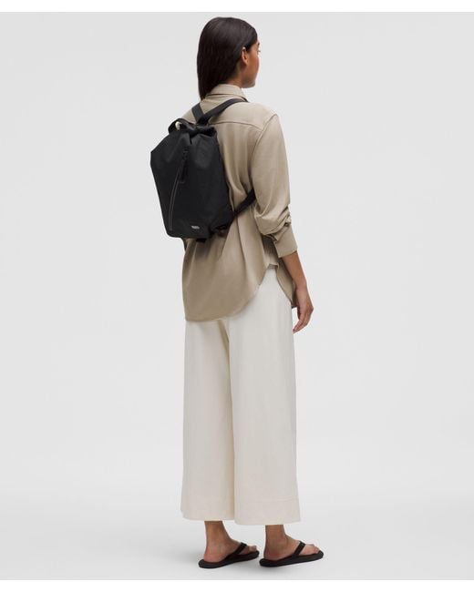 lululemon Fast Track Bag 2.0 9L in Black | Lyst