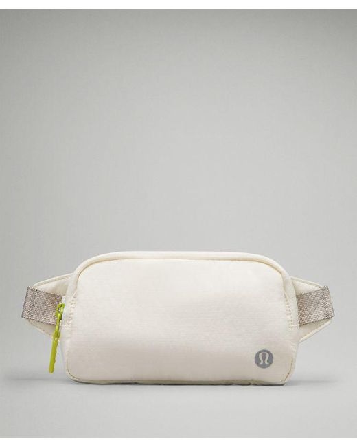 lululemon athletica Natural – Everywhere Belt Bag Mini – /Pastel