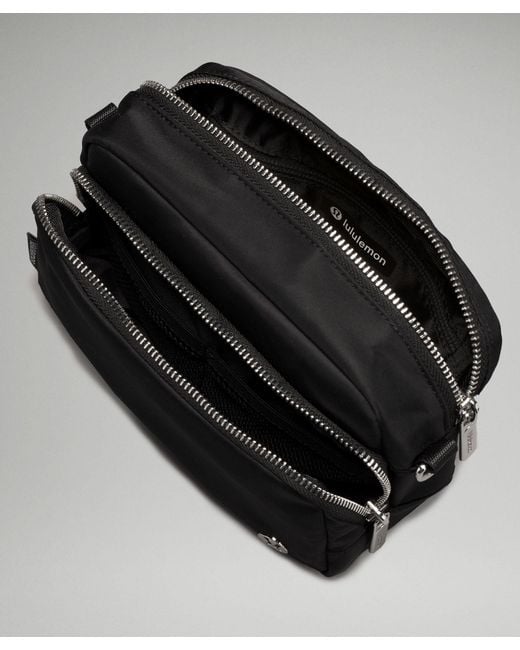 lululemon – Everywhere Crossbody Bag 2L Metal Hardware – in Black