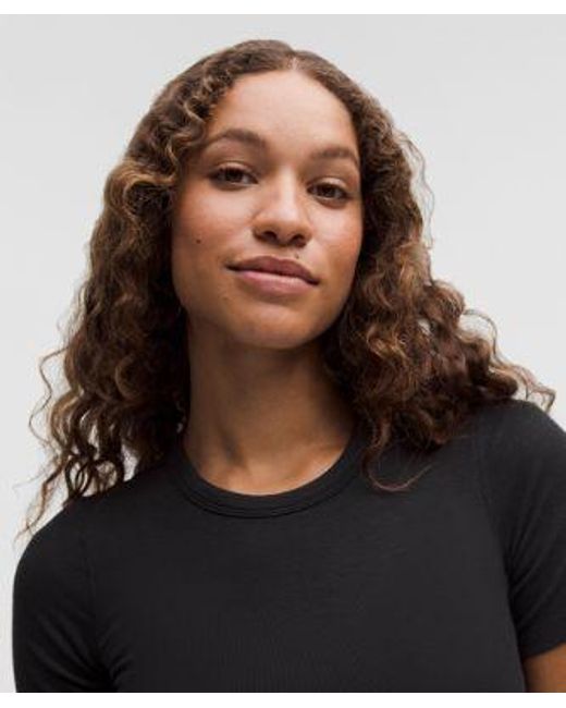 lululemon athletica Black – Hold Tight Straight Hem Cropped T-Shirt – – Size 4