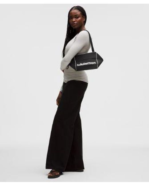 lululemon athletica White – Fold It Hold It Shoulder Bag 5.8L –