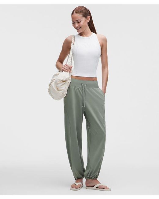 lululemon athletica Green – Groove Low-Rise Relaxed Cinch Pants Regular – /Pastel – Size 8