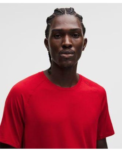 lululemon athletica Red – License To Train Short-Sleeve Shirt – /Neon – Size Large for men