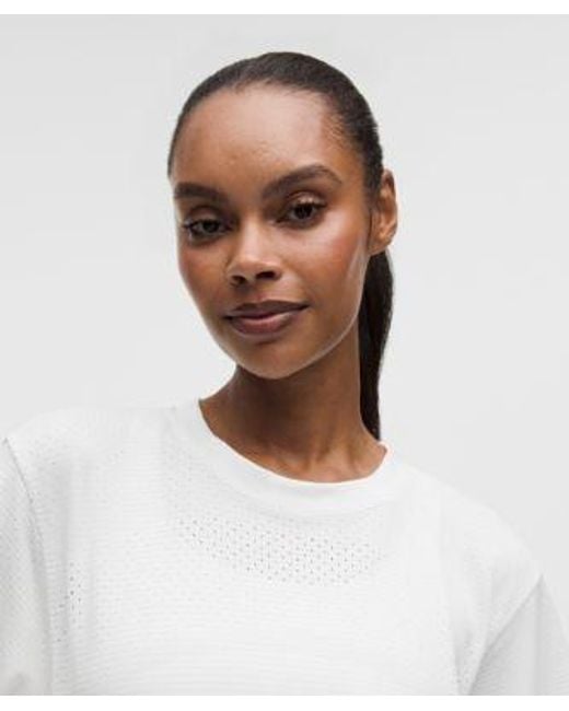 lululemon athletica White – Swiftly Relaxed Short-Sleeve Shirt Hip Length Logo – – Size 4