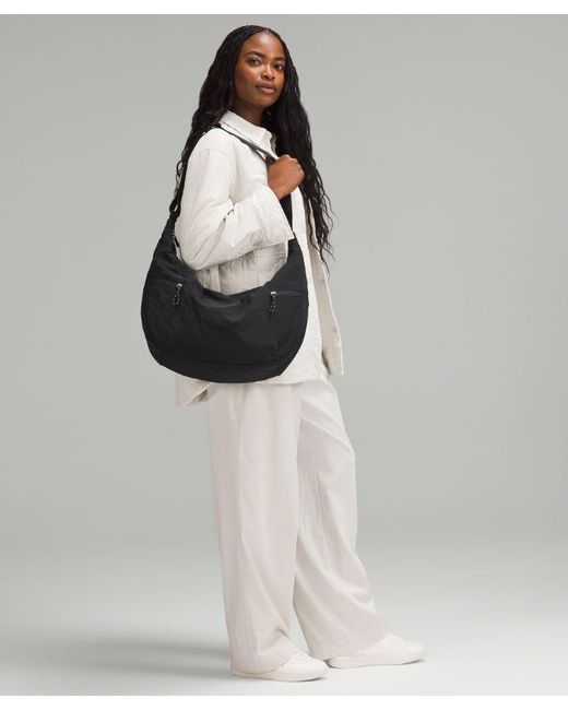 lululemon athletica Black – Large Slouchy Sling Bag 13L –