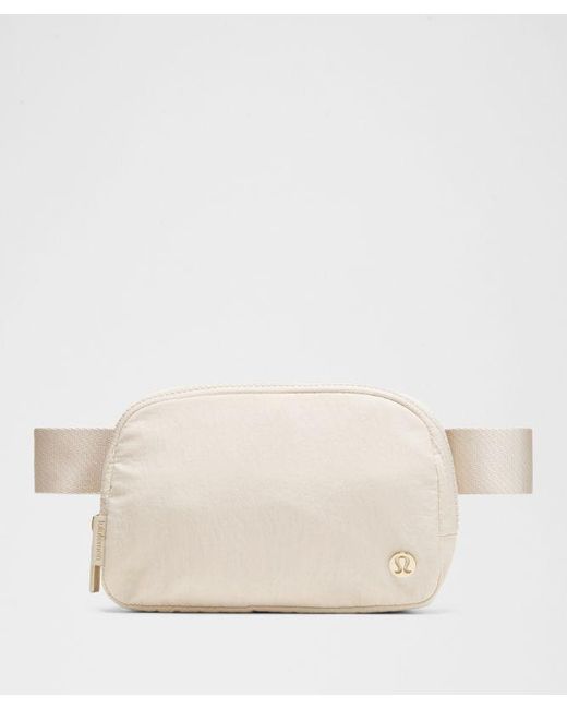 lululemon athletica Natural – Everywhere Belt Bag 1L –