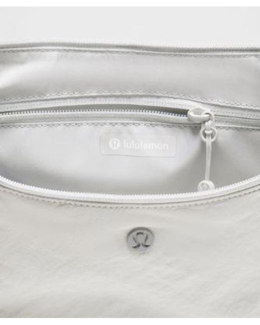 lululemon athletica White – Slouchy Sling Bag 6L –