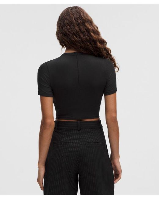 lululemon athletica Black – Hold Tight Straight Hem Cropped T-Shirt – – Size 4
