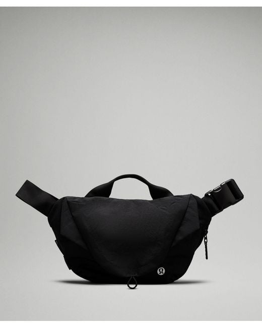 lululemon Curved Crossbody Bag 3L in Black | Lyst