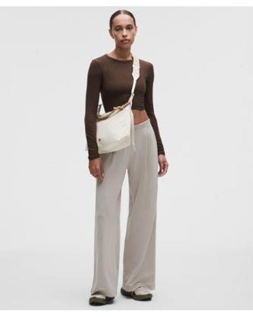 lululemon athletica White – Convertible Ruched Crossbody Bag 6.5L – Color Khaki