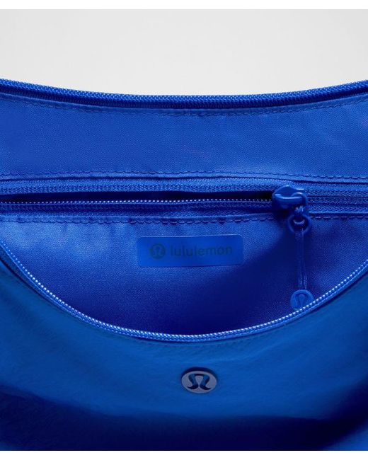lululemon athletica Blue – Slouchy Sling Bag 6L –