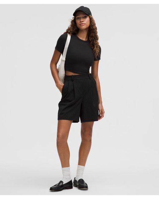 lululemon athletica Black – Hold Tight Straight Hem Cropped T-Shirt – – Size 4