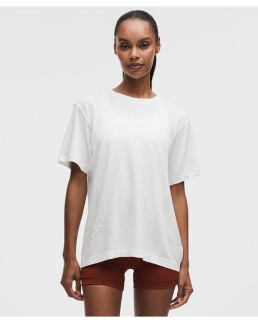 lululemon athletica White – Swiftly Relaxed Short-Sleeve Shirt Hip Length Logo – – Size 4