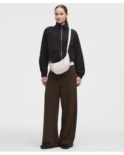 lululemon athletica White – Small Slouchy Sling Bag 3L –