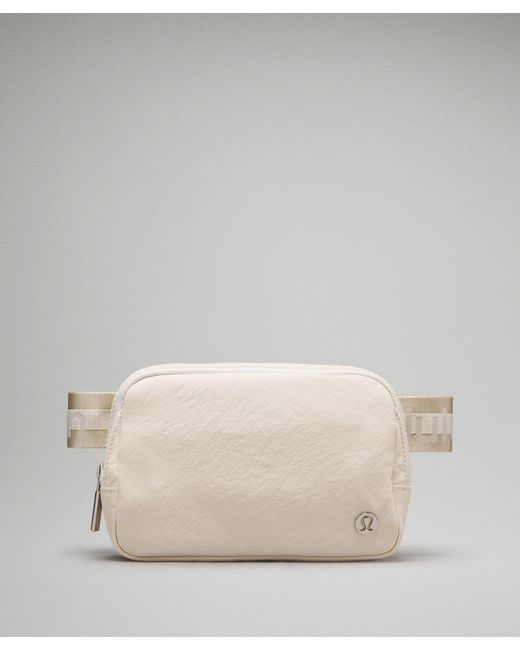 lululemon athletica Natural Everywhere Belt Bag 1l - Color White/khaki