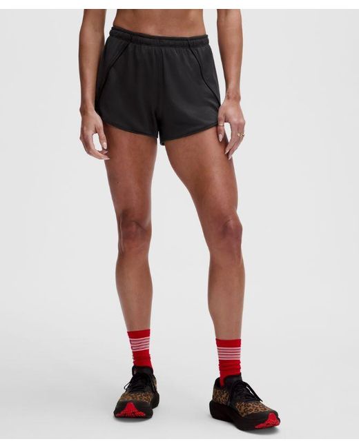 lululemon athletica Black – Swiftly Mid-Rise Shorts – 3" – – Size 4