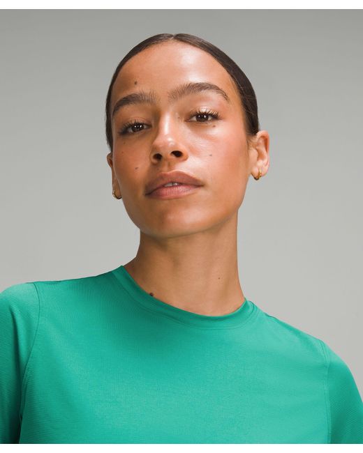 lululemon athletica Green – Ultralight Waist-Length T-Shirt – –