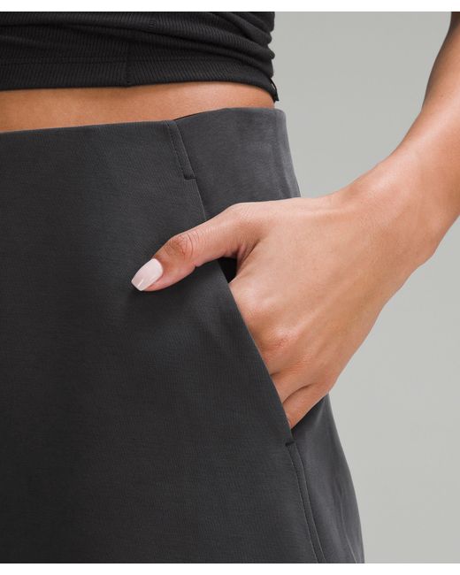lululemon athletica Blue – Softstreme Kick-Flare Mid-Rise Shorts – 4" – – Size 4