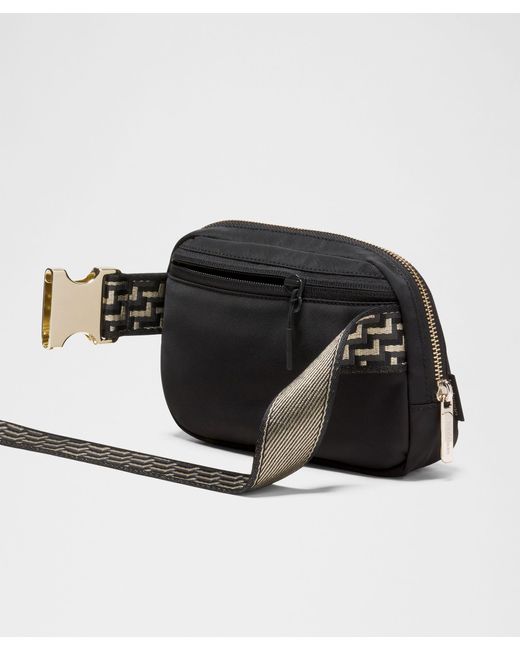 lululemon everywhere belt bag 1l black gold Glitter- Keep them close in this versatile belt bag that helps you get out the door and on to your next adventure Everywhere Belt Bag 1L |