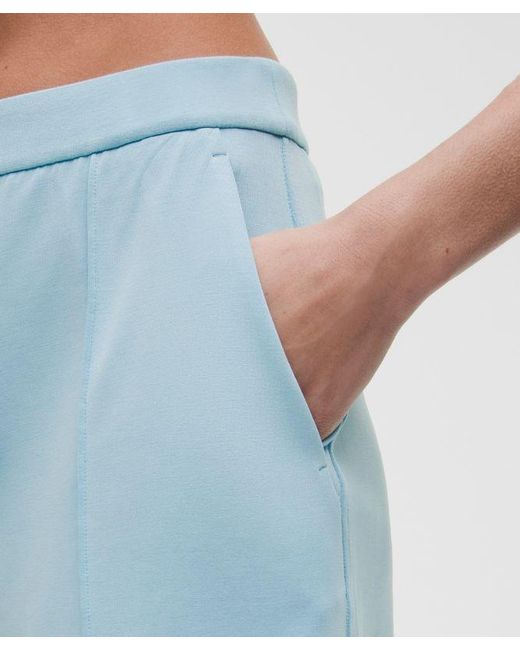 lululemon athletica Blue – Lightweight Softstreme Mid-Rise Pintuck Shorts – 4" – – Size Large