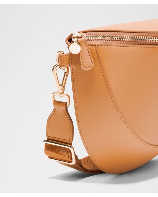 lululemon half moon bag lululemon athletica Compact Half-Moon Crossbody Bag-2L