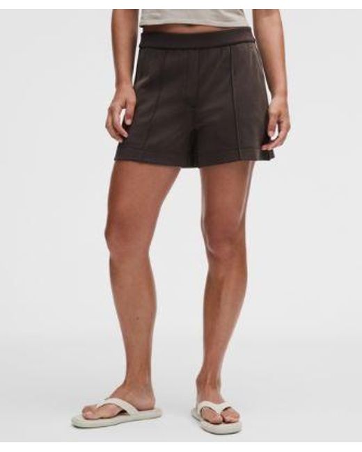 lululemon athletica Multicolor – Lightweight Softstreme Mid-Rise Pintuck Shorts – 4" – –