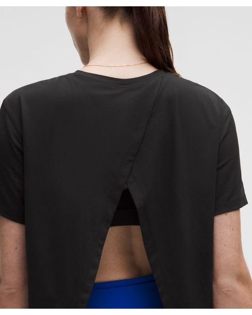 lululemon athletica Black – Pace Crush Cross-Back Graphic T-Shirt – –