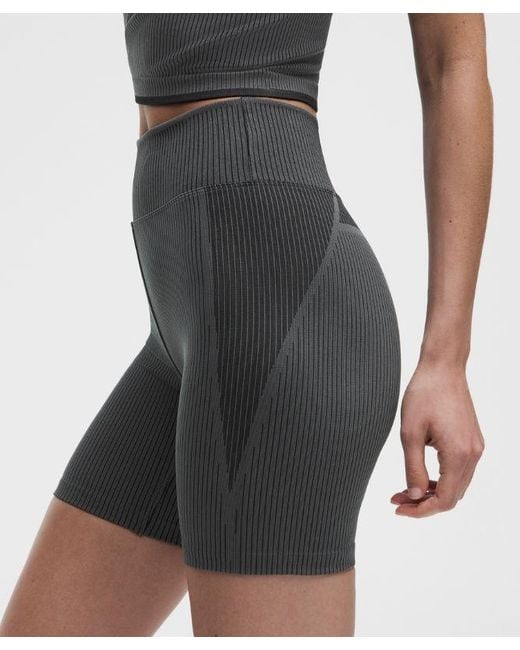 lululemon athletica Black – Salutations High-Rise Yoga Shorts – 6" – – Size 4