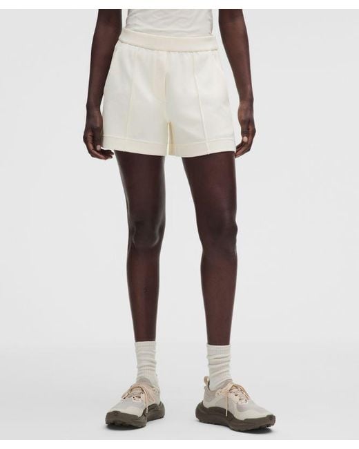 lululemon athletica Red – Lightweight Softstreme Mid-Rise Pintuck Shorts – 4" – – Size Large
