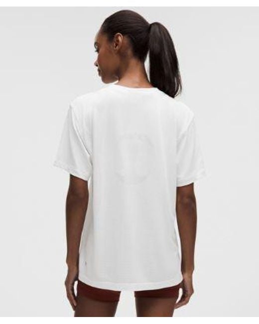 lululemon athletica White – Swiftly Relaxed Short-Sleeve Shirt Hip Length Logo – – Size 4