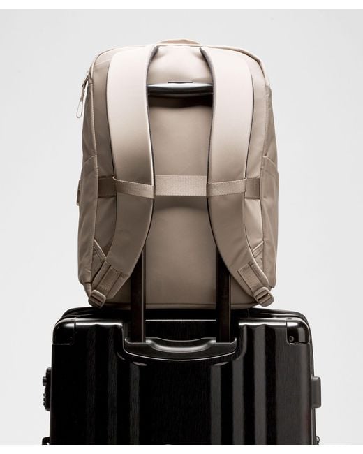 lululemon athletica Beige Everyday Backpack Everywhere Backpack 22L *Metal Hardware | Men main image 4