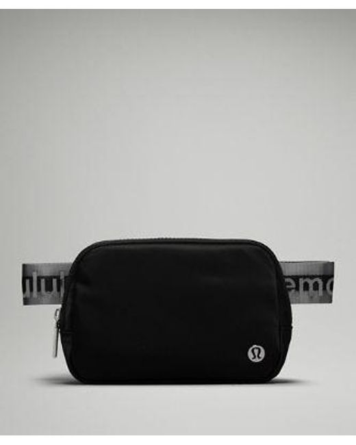 lululemon athletica Black – Everywhere Belt Bag 1L Wordmark – //Camo