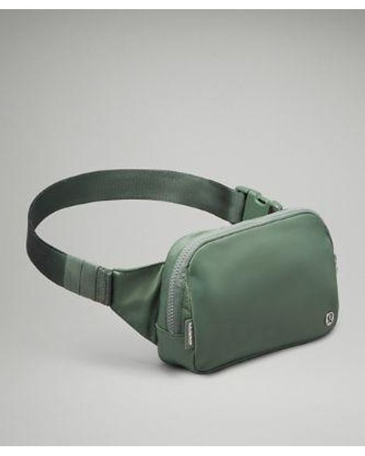lululemon athletica Green – Everywhere Belt Bag Large 2L –