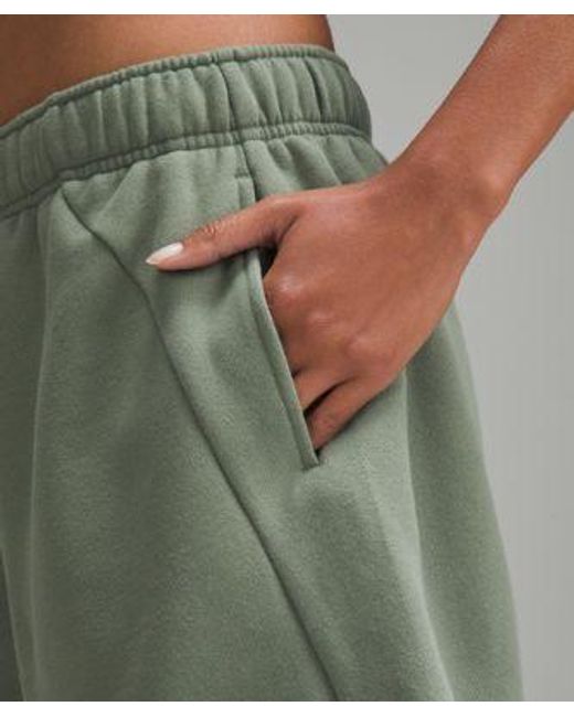 lululemon athletica Green – Scuba Mid-Rise Oversized Shorts – 7" – //Pastel –