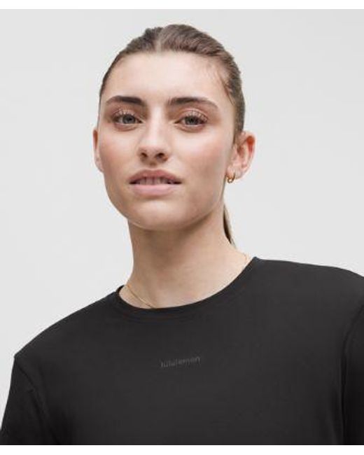 lululemon athletica Black – Pace Crush Cross-Back Graphic T-Shirt – –