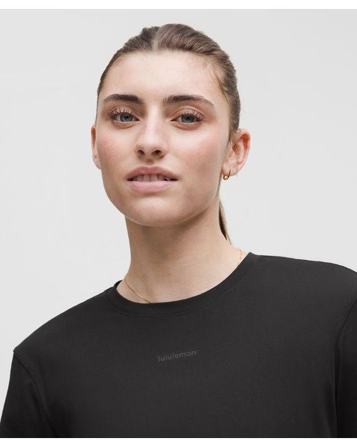 lululemon athletica Black – Pace Crush Cross-Back Graphic T-Shirt – –