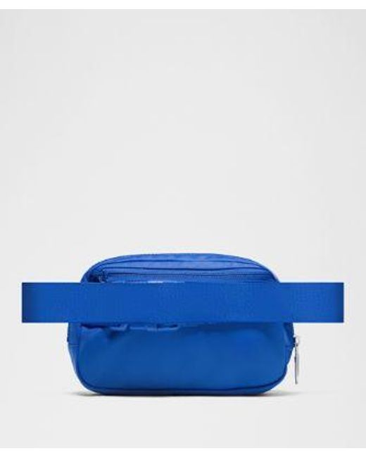 lululemon athletica Blue – Everywhere Belt Bag 1L – /Neon