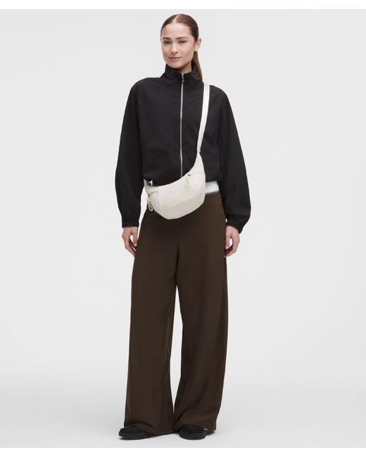 lululemon athletica White – Small Slouchy Sling Bag 3L –