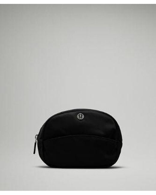 lululemon athletica City Essentials Pouch Bag Mini - Color Black/silver