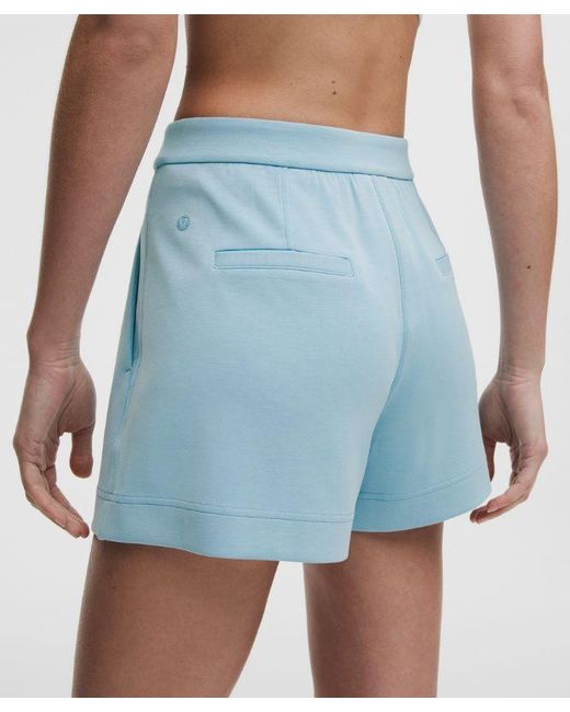lululemon athletica Blue – Lightweight Softstreme Mid-Rise Pintuck Shorts – 4" – – Size Large