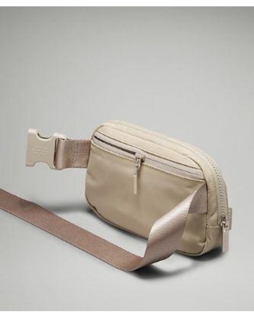 lululemon athletica Gray – Everywhere Belt Bag 1L – Color Khaki