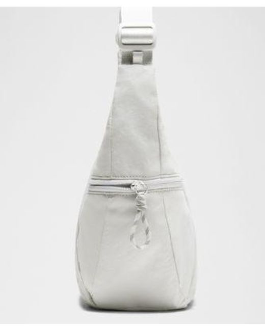 lululemon athletica White – Slouchy Sling Bag 6L –